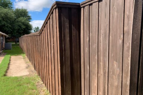 RECON FENCE HAS EIGHT INDICATIONS THAT ITS TIME FOR A FENCE REPLACEMENT